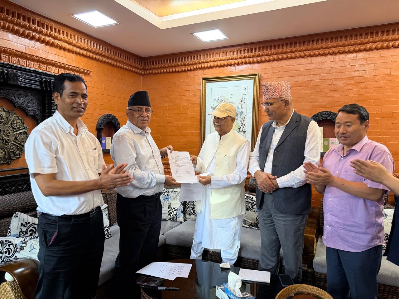 प्रदेश सरकार गठनमा एमाले–नेकपाबीच तीन बुँदे सहमति, पाँच प्रदेशको नेतृत्व बाँडफाँट