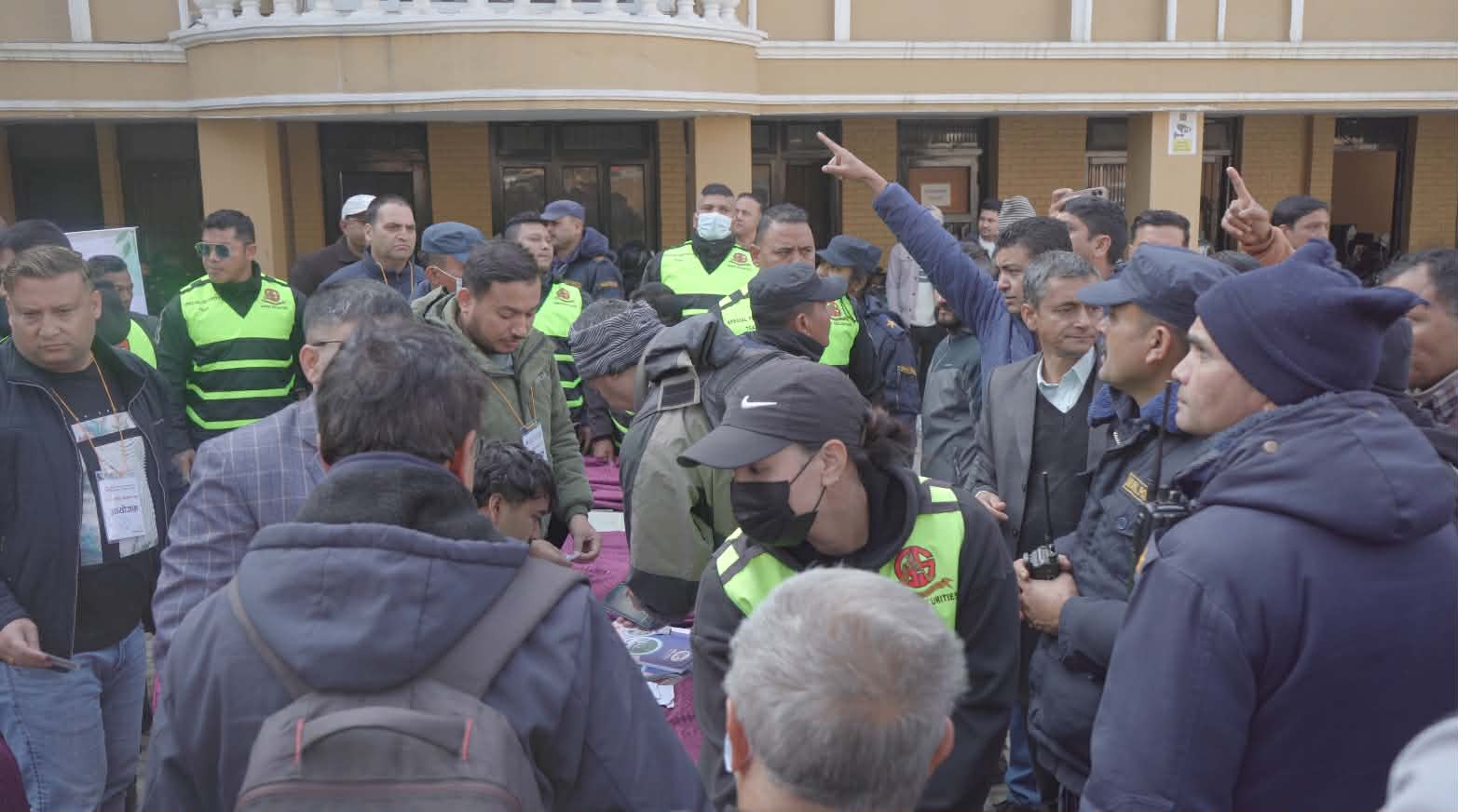 नाइट क्लबजस्तै सुरक्षा, सेयरधनी बाहिर—सिनर्जी पावरको साधारण सभा ‘हाई–भोल्टेज’ विवादमा