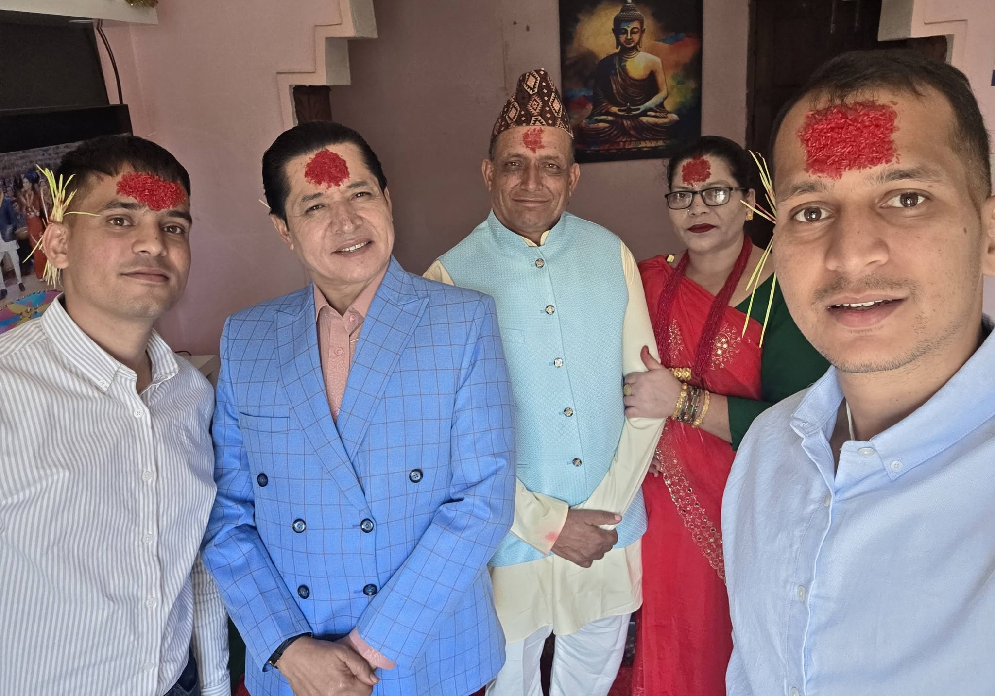 बडादसैँको मुख्य दिन विजयादशमी आज, मान्यजनबाट टीका र जमरा लगाइँदै